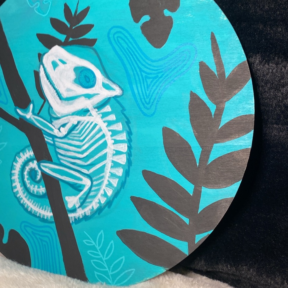 🎁 | Chameleon Skeleton Wooden Hanging Sign 11.5in hand painted original - Picture 4 of 11